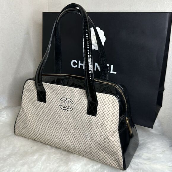 💯Authentic Chanel Cream & Black Patent Leather & Knit Quilted Bowler Bag🍀 - Picture 4 of 17